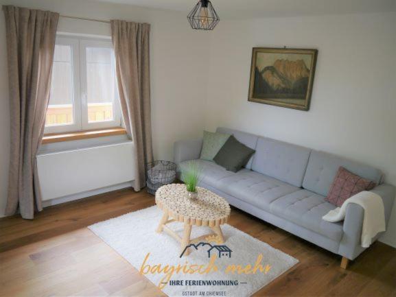 Ihre Ferienwohnung Bayrisch Mehr... Gstadt am Chiemsee Pokoj fotografie